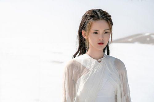 杨超越最新路透综艺，展现真实自我，魅力四溢的青春风采